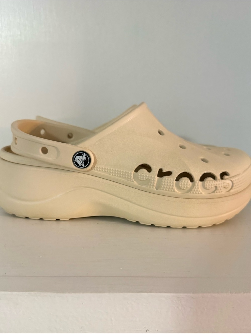 CROCS Classic Platform Clog in Soft Cream